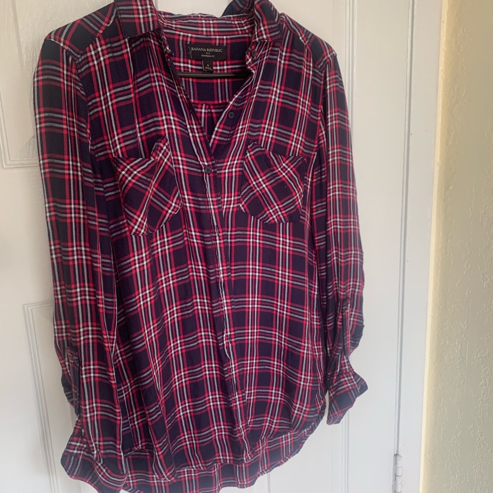 Women’s size small red and blue banana republic flannel button-down shirt